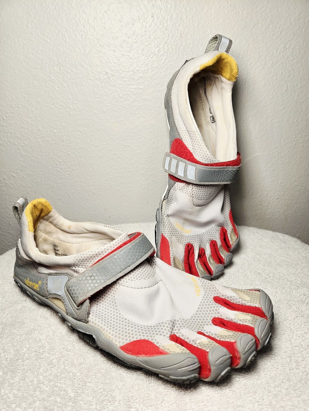 VIBRAM FIVEFINGERS EU 41 - Men 8.5 Women 9.5 Bikila Barefoot Running Toe Shoes